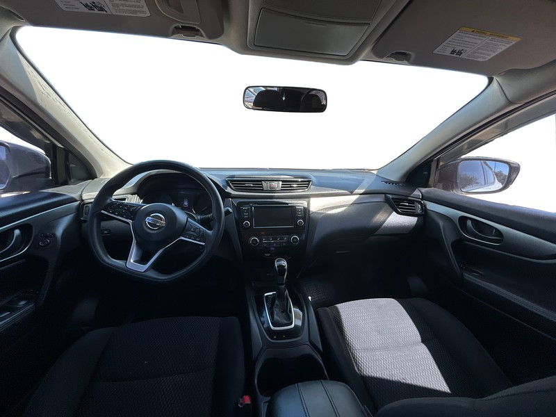 Nissan Rogue Sport Vehicle Full-screen Gallery Image 15