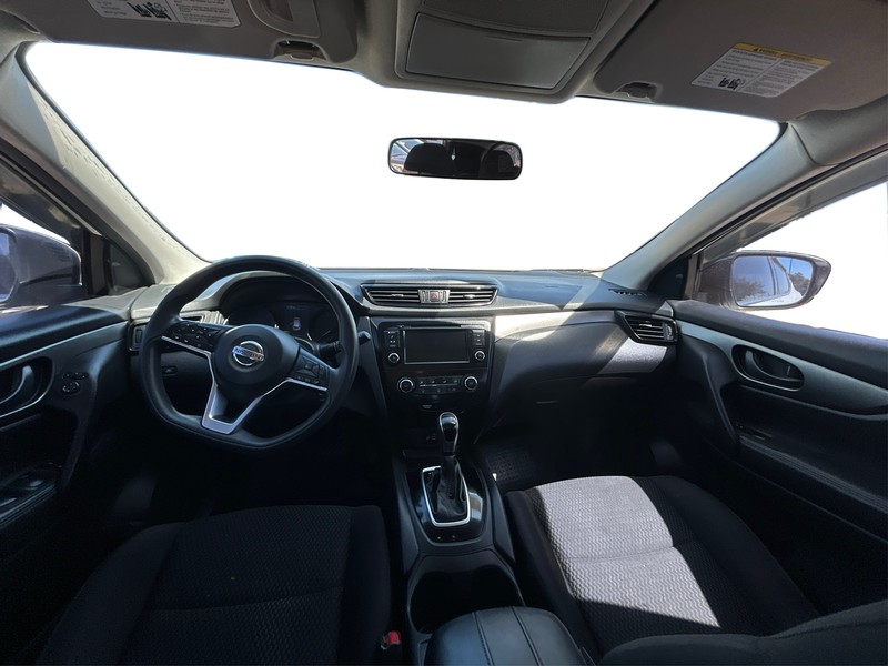 Nissan Rogue Sport Vehicle Full-screen Gallery Image 16