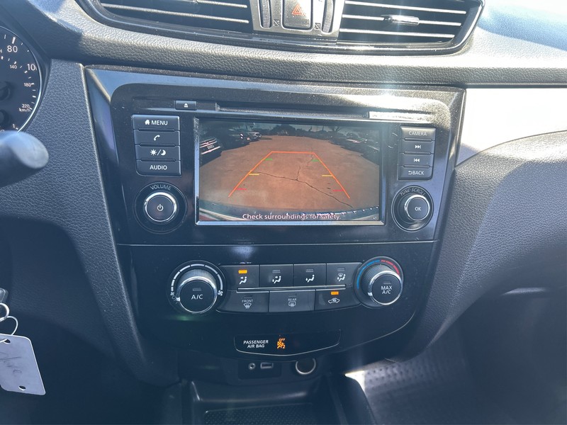 Nissan Rogue Sport Vehicle Full-screen Gallery Image 17