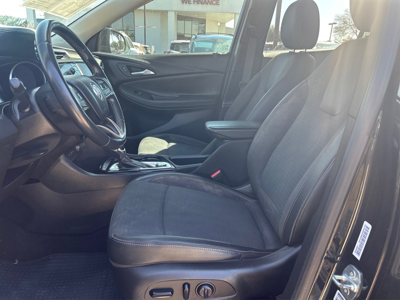 Buick Encore GX Vehicle Full-screen Gallery Image 08
