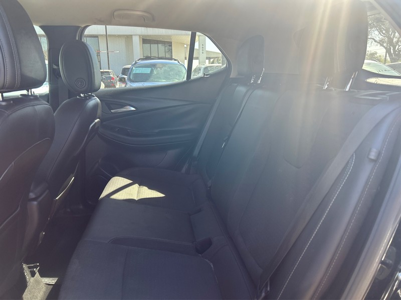 Buick Encore GX Vehicle Full-screen Gallery Image 09