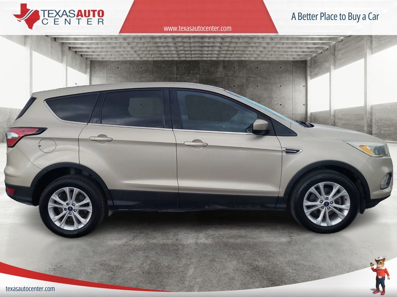 Ford Escape Vehicle Full-screen Gallery Image 04