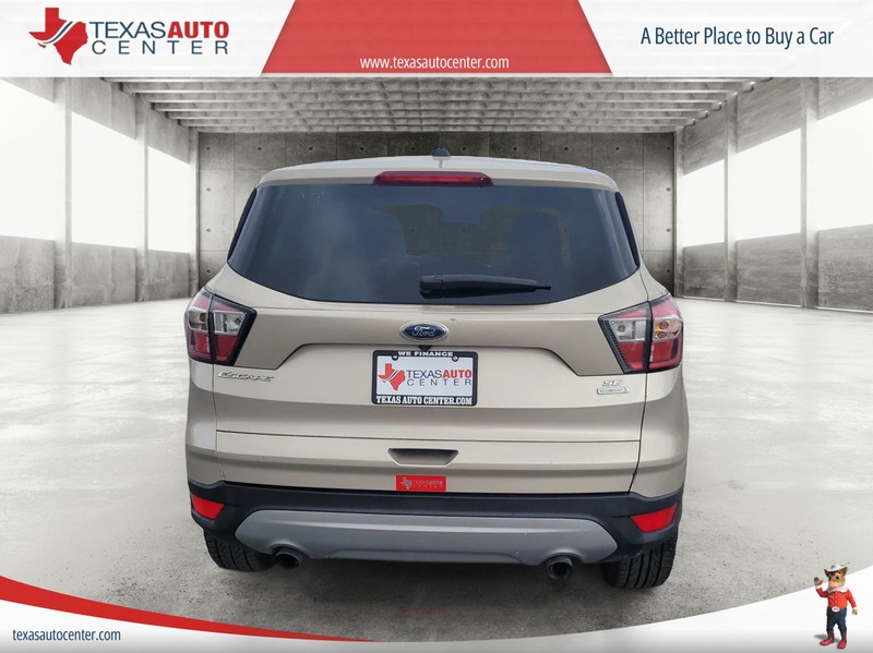 Ford Escape Vehicle Full-screen Gallery Image 06