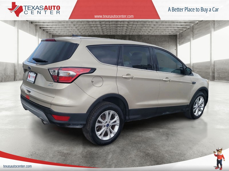 Ford Escape Vehicle Full-screen Gallery Image 07