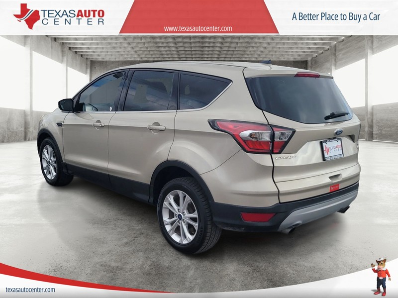 Ford Escape Vehicle Full-screen Gallery Image 08