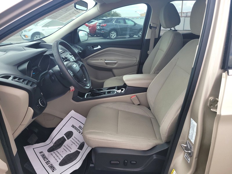 Ford Escape Vehicle Full-screen Gallery Image 09