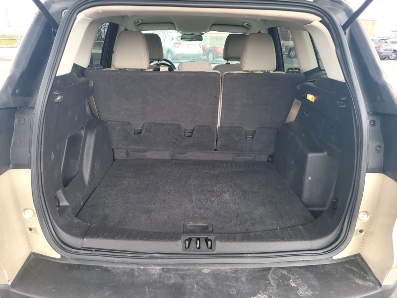 Ford Escape Vehicle Full-screen Gallery Image 11