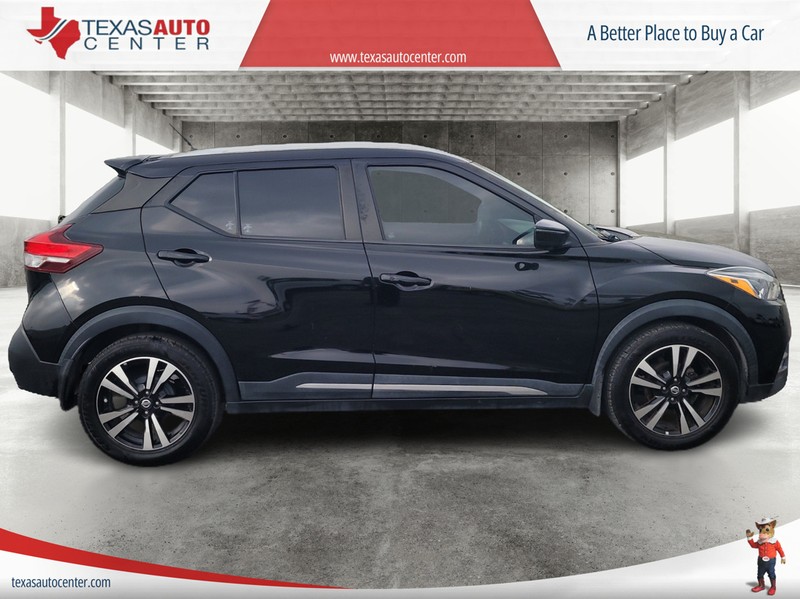 Nissan Kicks Vehicle Full-screen Gallery Image 04