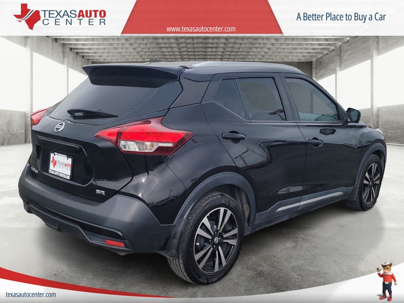 Nissan Kicks Vehicle Full-screen Gallery Image 07