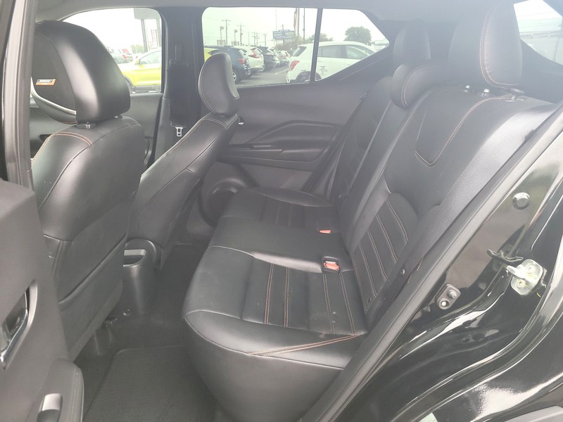 Nissan Kicks Vehicle Full-screen Gallery Image 10