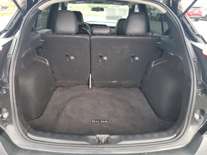 Nissan Kicks Vehicle Full-screen Gallery Image 11