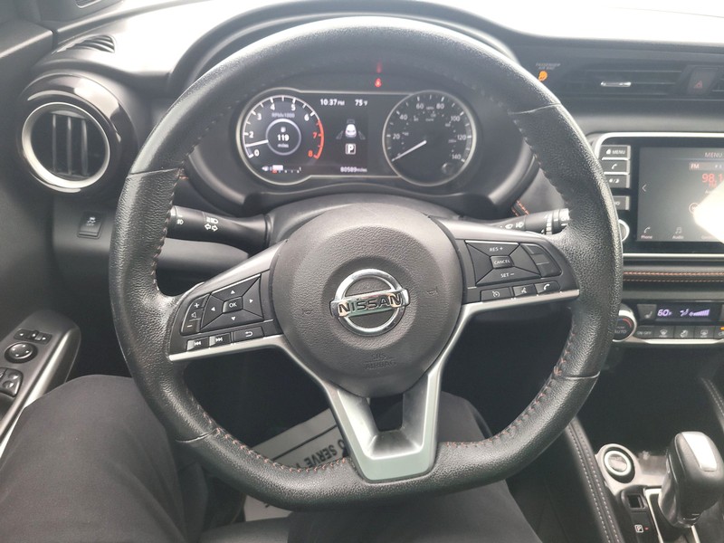 Nissan Kicks Vehicle Full-screen Gallery Image 14