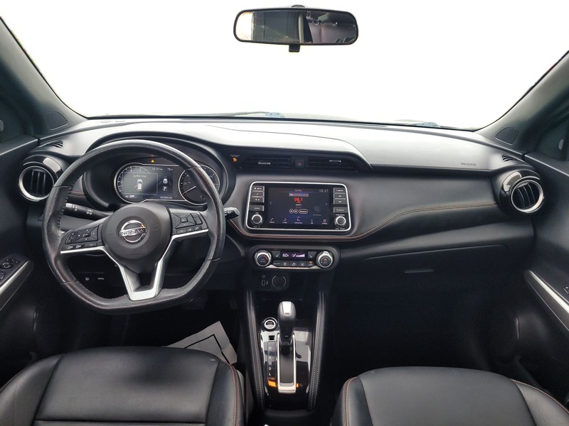 Nissan Kicks Vehicle Full-screen Gallery Image 16