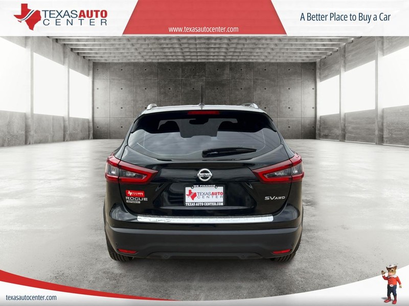 Nissan Rogue Sport Vehicle Full-screen Gallery Image 04