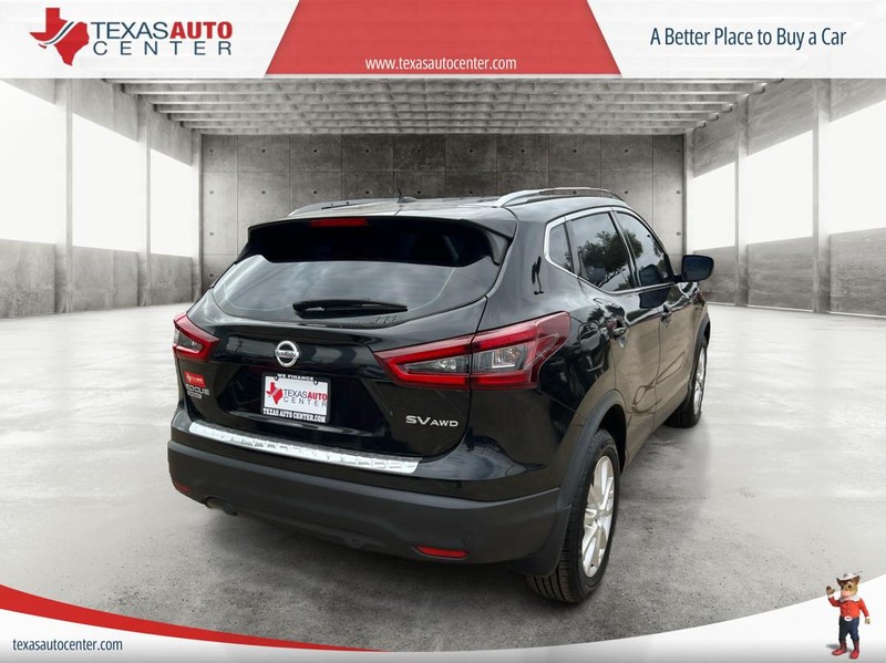 Nissan Rogue Sport Vehicle Full-screen Gallery Image 05