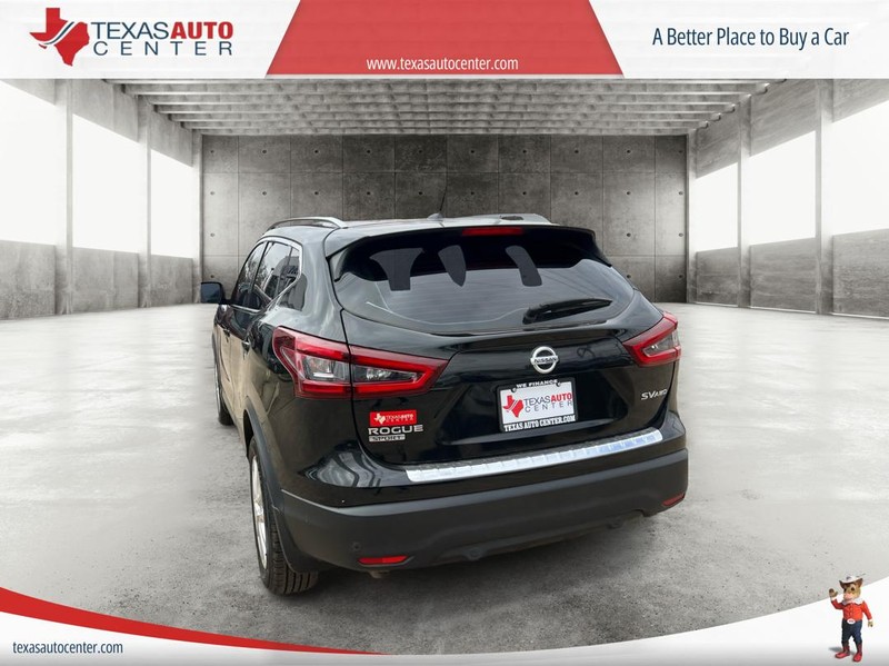 Nissan Rogue Sport Vehicle Full-screen Gallery Image 06