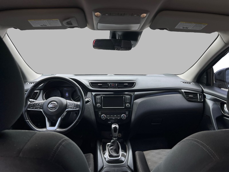 Nissan Rogue Sport Vehicle Full-screen Gallery Image 14