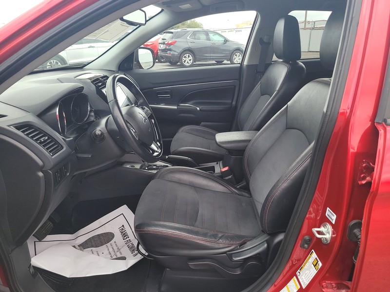 Mitsubishi Outlander Sport Vehicle Full-screen Gallery Image 9