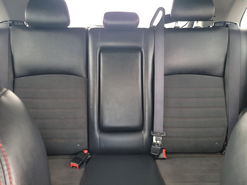 Mitsubishi Outlander Sport Vehicle Full-screen Gallery Image 13