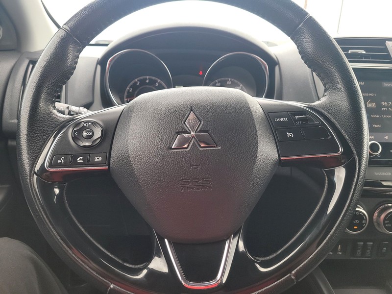 Mitsubishi Outlander Sport Vehicle Full-screen Gallery Image 14