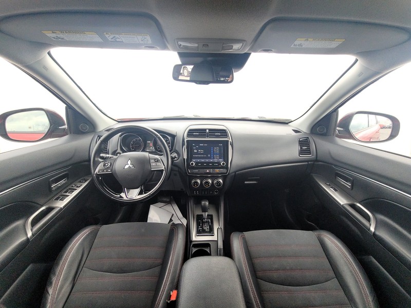 Mitsubishi Outlander Sport Vehicle Full-screen Gallery Image 15