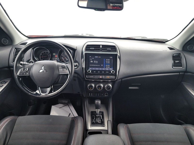 Mitsubishi Outlander Sport Vehicle Full-screen Gallery Image 16