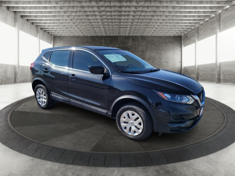 Nissan Rogue Sport Vehicle Full-screen Gallery Image 01