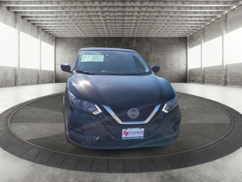 Nissan Rogue Sport Vehicle Full-screen Gallery Image 03