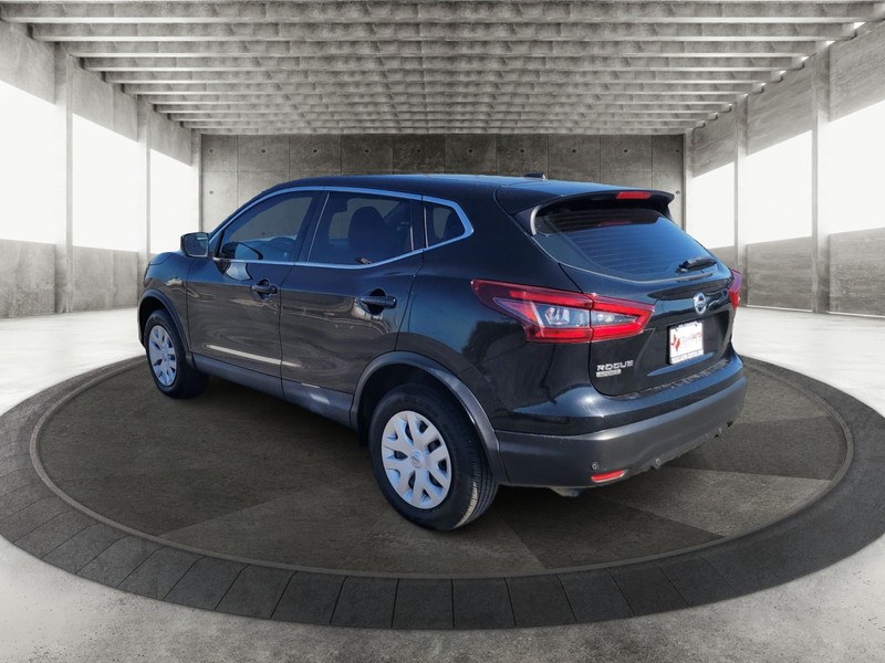 Nissan Rogue Sport Vehicle Full-screen Gallery Image 08
