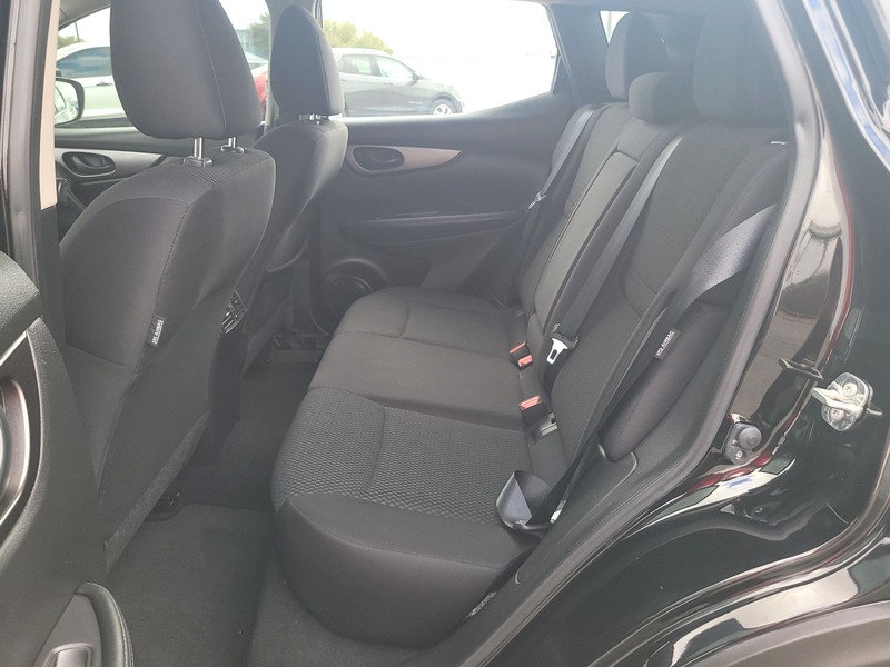 Nissan Rogue Sport Vehicle Full-screen Gallery Image 10