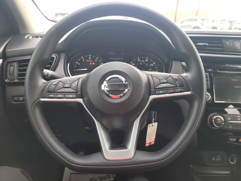 Nissan Rogue Sport Vehicle Full-screen Gallery Image 14