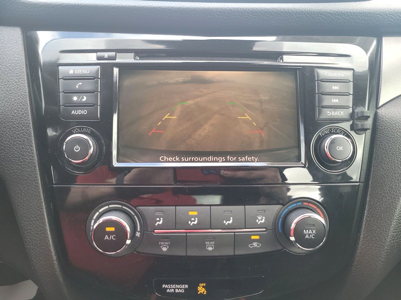 Nissan Rogue Sport Vehicle Full-screen Gallery Image 17