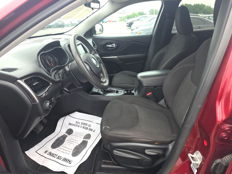 Jeep Cherokee Vehicle Full-screen Gallery Image 09
