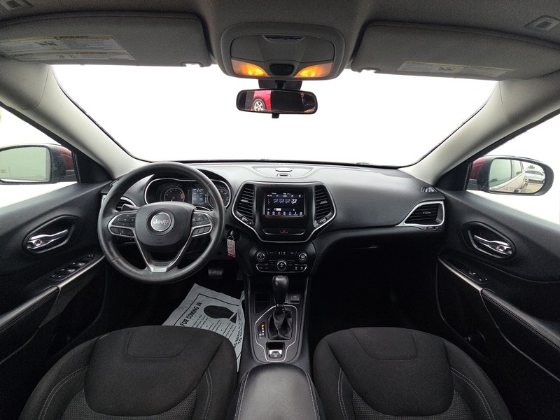 Jeep Cherokee Vehicle Full-screen Gallery Image 15