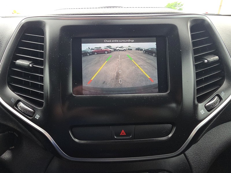 Jeep Cherokee Vehicle Full-screen Gallery Image 17
