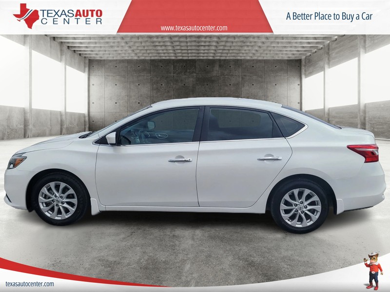 Nissan Sentra Vehicle Full-screen Gallery Image 05