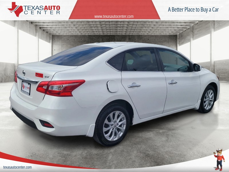 Nissan Sentra Vehicle Full-screen Gallery Image 07