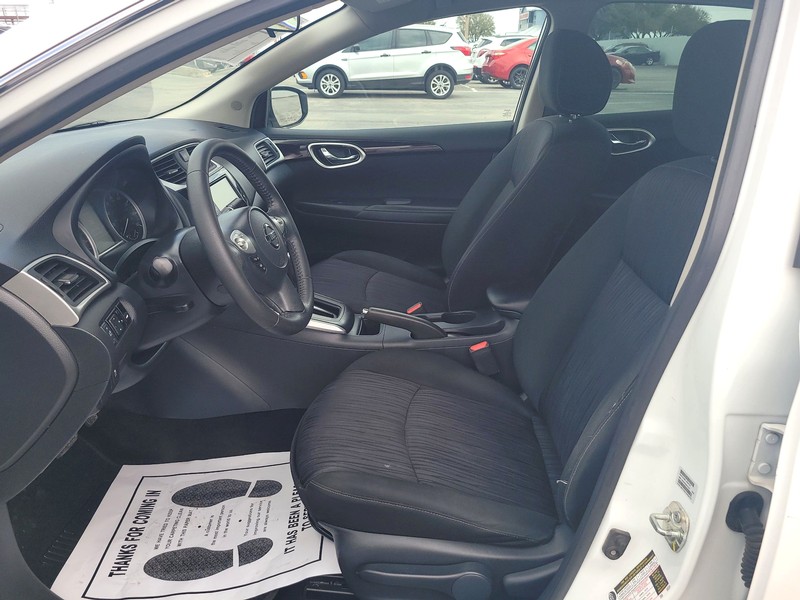 Nissan Sentra Vehicle Full-screen Gallery Image 09