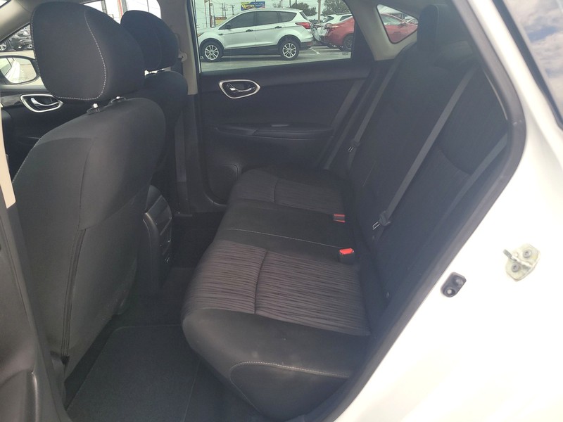 Nissan Sentra Vehicle Full-screen Gallery Image 10