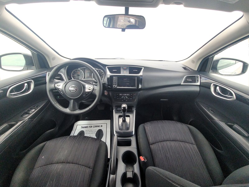 Nissan Sentra Vehicle Full-screen Gallery Image 14