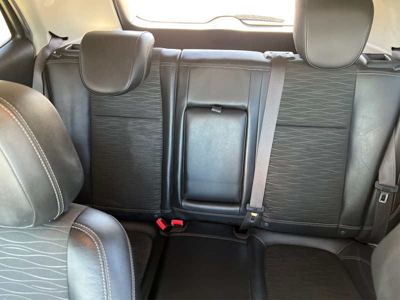 Buick Encore Vehicle Full-screen Gallery Image 12