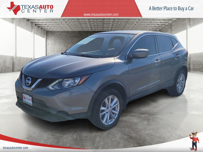 Nissan Rogue Sport Vehicle Full-screen Gallery Image 02