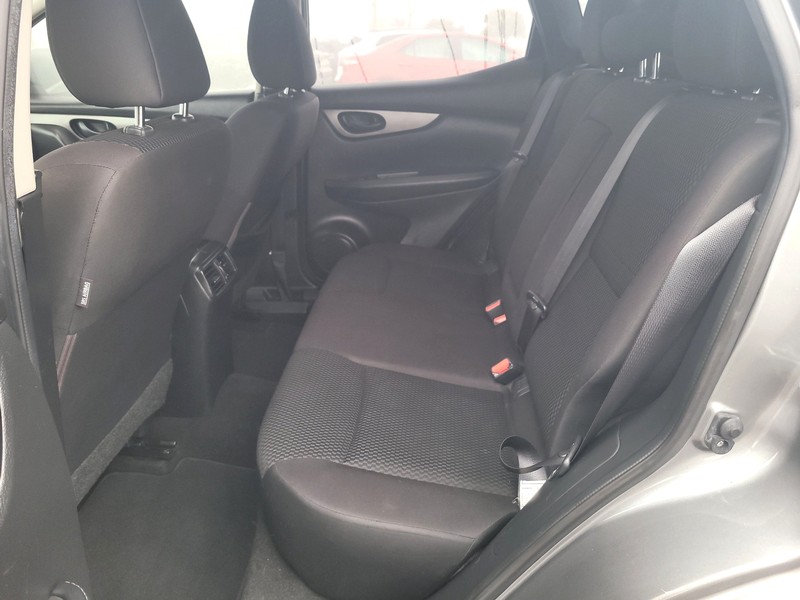 Nissan Rogue Sport Vehicle Full-screen Gallery Image 10