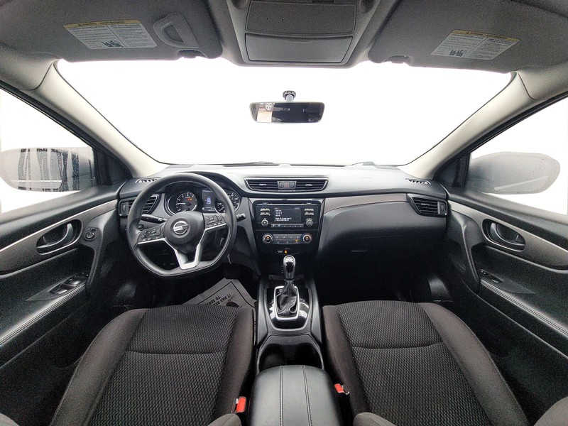 Nissan Rogue Sport Vehicle Full-screen Gallery Image 15