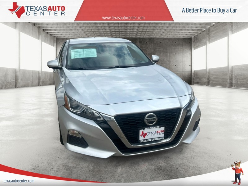 Nissan Altima Vehicle Full-screen Gallery Image 01