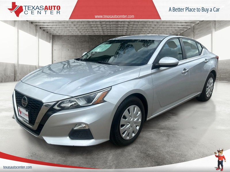 Nissan Altima Vehicle Full-screen Gallery Image 02