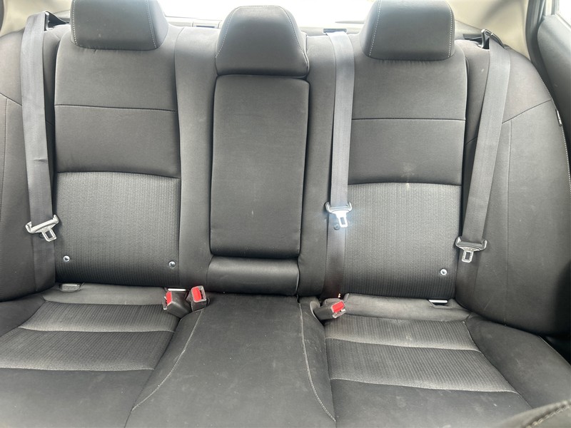 Nissan Altima Vehicle Full-screen Gallery Image 11