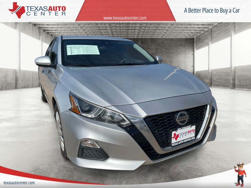 Nissan Altima Vehicle Full-screen Gallery Image 01