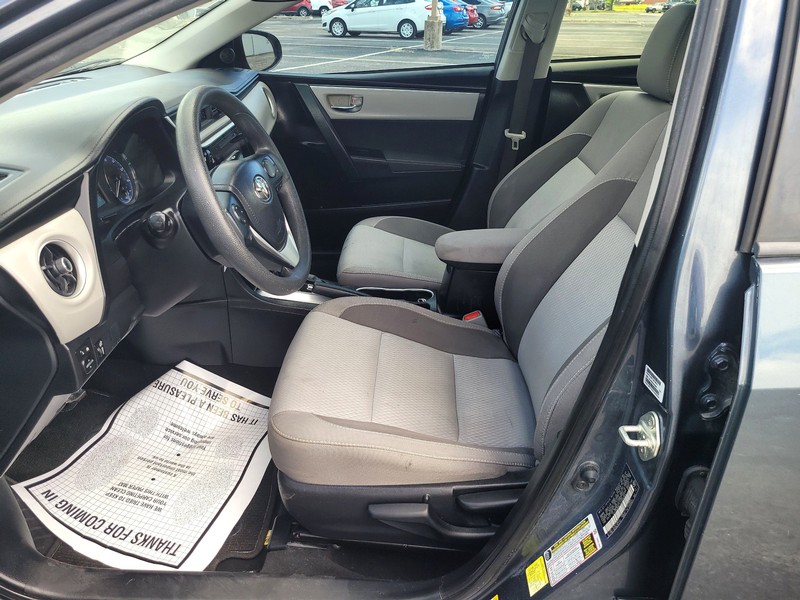 Toyota Corolla Vehicle Full-screen Gallery Image 09