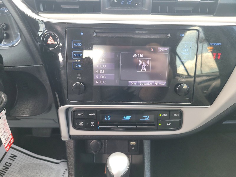 Toyota Corolla Vehicle Full-screen Gallery Image 11